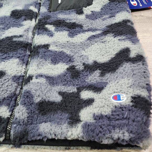 CHAMPION AOP Men's Reversible Camo Zip Up Vest Medium - Picture 4 of 16